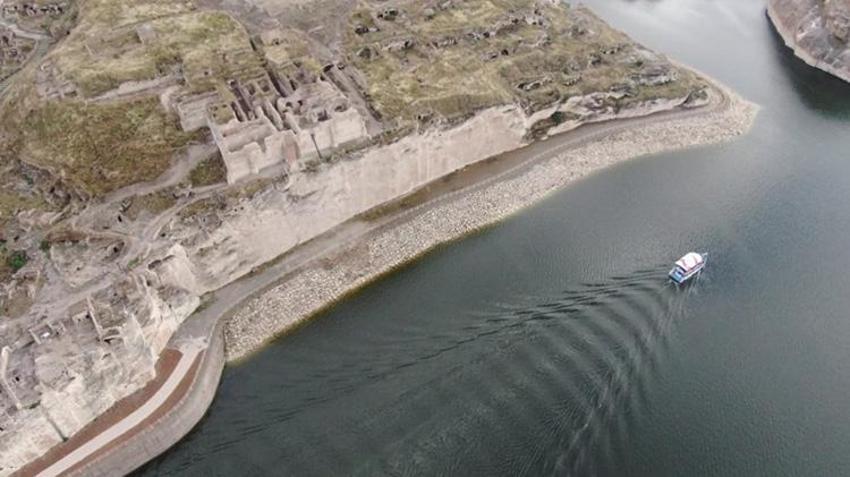 Hasankeyf'te tekne turları turizme can suyu oldu! Ziyaretçi akınına uğradı!
