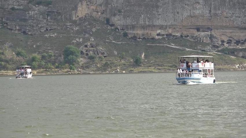 Hasankeyf'te tekne turları turizme can suyu oldu! Ziyaretçi akınına uğradı!