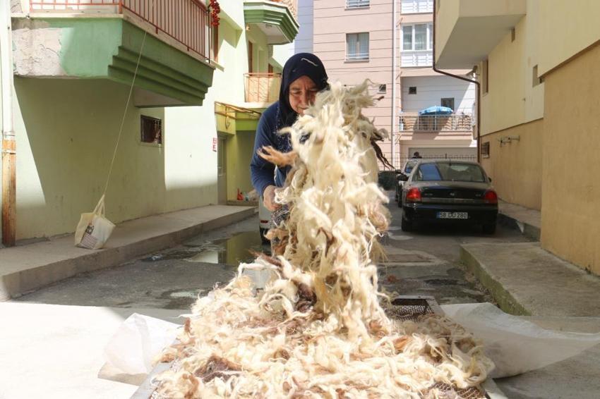 Sivas'ta soğuk kışın vazgeçilmezi için hummalı mesai başladı! Tek tek temizliyorlar