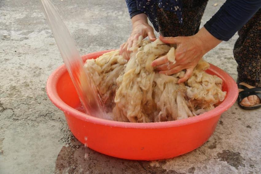 Sivas'ta soğuk kışın vazgeçilmezi için hummalı mesai başladı! Tek tek temizliyorlar
