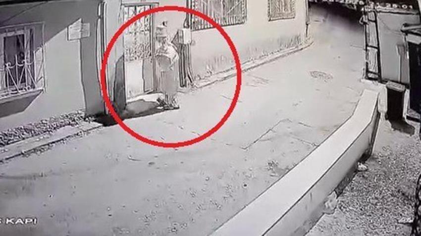 Bu görüntüler Bursa'yı ayağa kaldırdı: Palyaço kılığındaki şüpheli paniğe neden oldu!