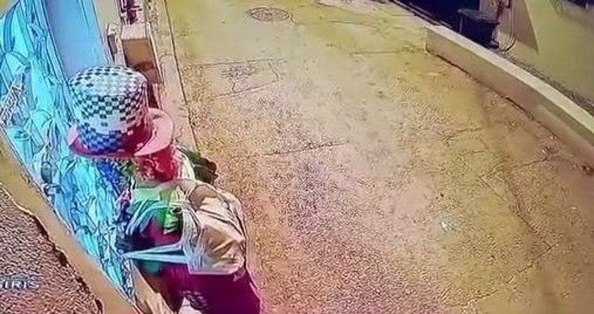 Bu görüntüler Bursa'yı ayağa kaldırdı: Palyaço kılığındaki şüpheli paniğe neden oldu!