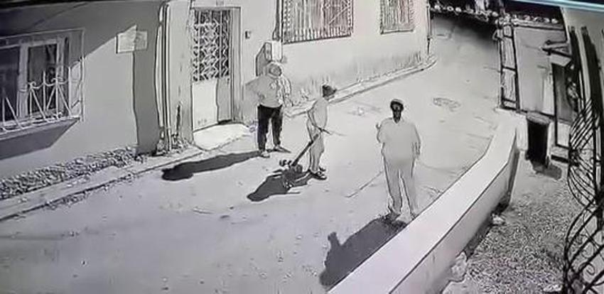 Bu görüntüler Bursa'yı ayağa kaldırdı: Palyaço kılığındaki şüpheli paniğe neden oldu!