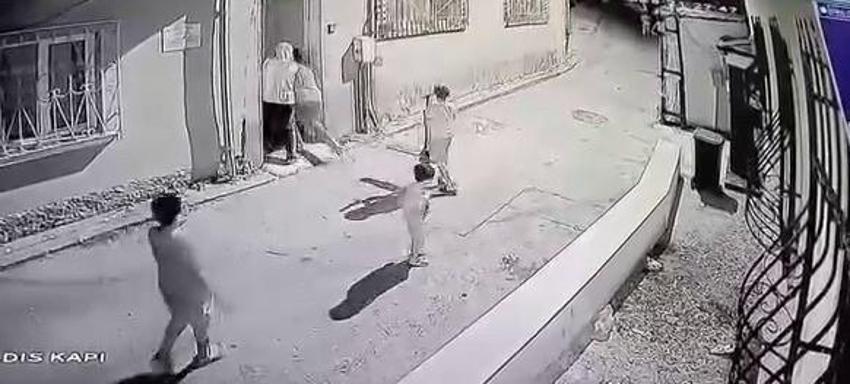 Bu görüntüler Bursa'yı ayağa kaldırdı: Palyaço kılığındaki şüpheli paniğe neden oldu!