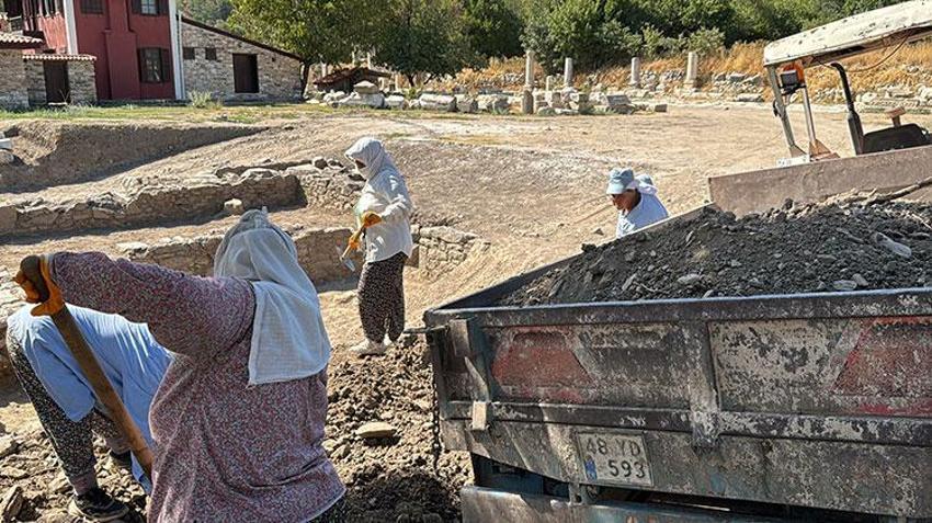 Muğla'da kadınlar hem ev ekonomisine destek oluyor hem de tarihi gün yüzüne çıkarıyor!