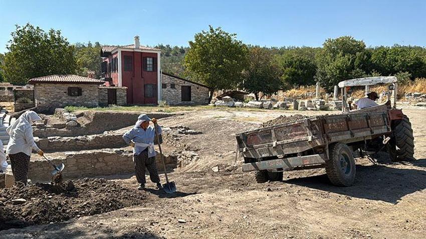 Muğla'da kadınlar hem ev ekonomisine destek oluyor hem de tarihi gün yüzüne çıkarıyor!