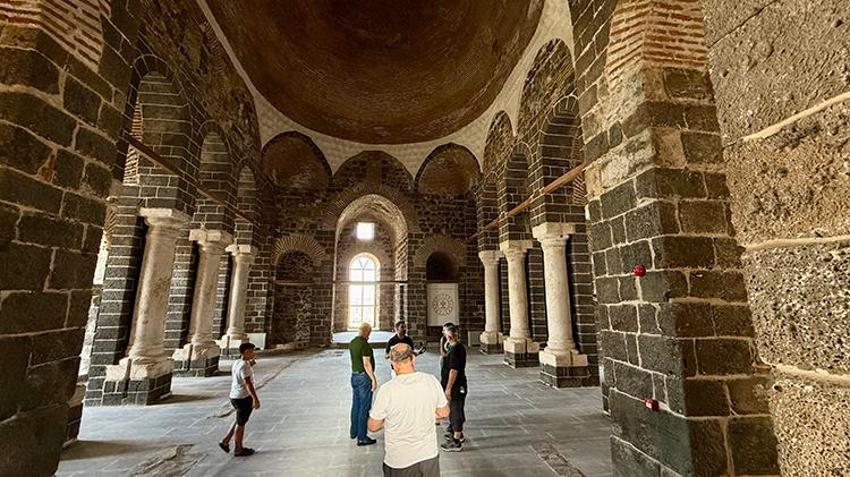 Diyarbakır'da tarih yeniden yazılıyor! Tarihe ışık tutan kitabe ortaya çıktı, o tez çürüdü