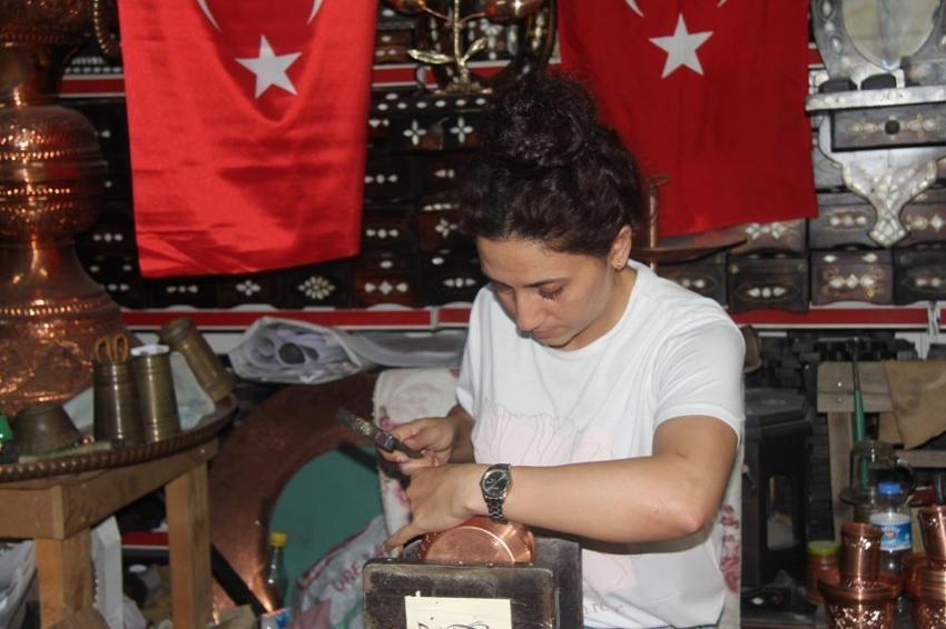 Kadınlar yapamaz diyenlere inat ustası oldular: 10 yıldır şekil veriyorlar
