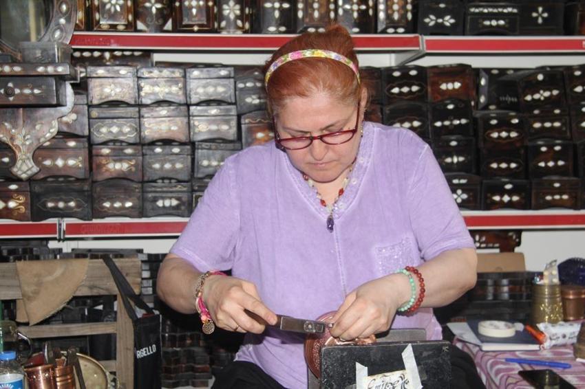 Kadınlar yapamaz diyenlere inat ustası oldular: 10 yıldır şekil veriyorlar
