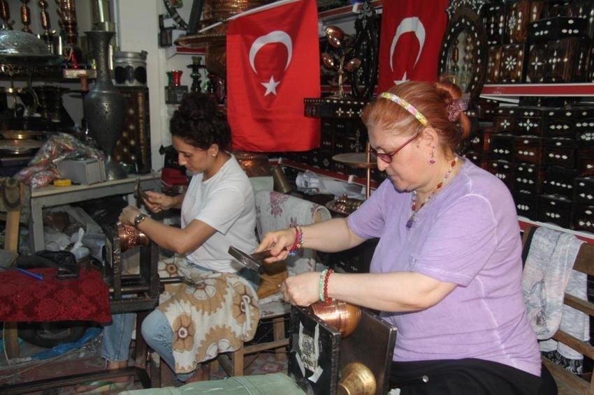Kadınlar yapamaz diyenlere inat ustası oldular: 10 yıldır şekil veriyorlar