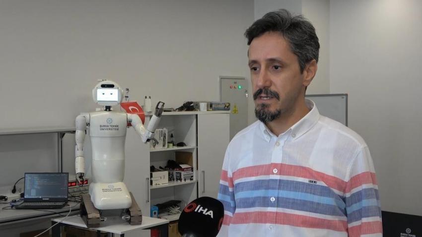 Türk üniversitelerinde bir ilk! Bursa'da yapay zeka destekli insansı robot geliştirildi