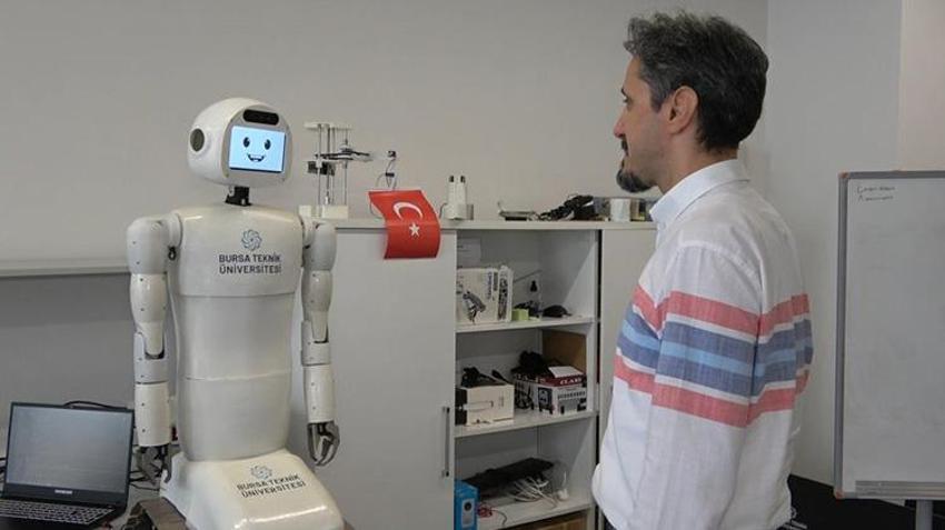 Türk üniversitelerinde bir ilk! Bursa'da yapay zeka destekli insansı robot geliştirildi