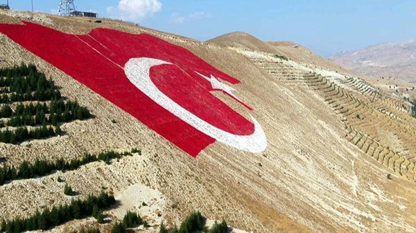 Kahramanmaraş'ta Türkiye’nin en büyük bayrağı dağlarına işleniyor