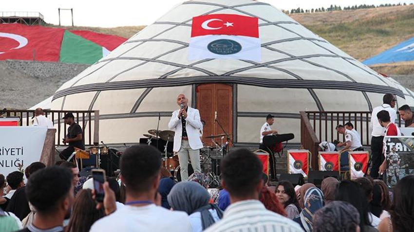 Ahlat’ta Gürhan Ötün coşkusu: Konsere yoğun katılım