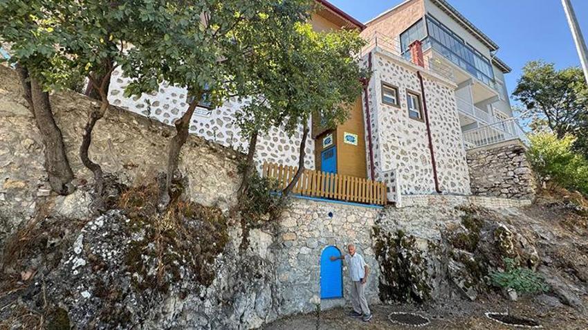 Geçmişe açılan kapı! Emekli akademisyen ücretsiz olarak hizmete açtı