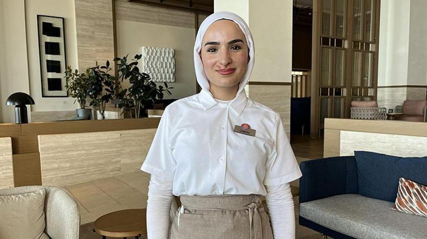 Muş'ta babasının sınav çıkışı çiçeklerle karşıladığı Çimen, üniversiteyi kazandı! Hem hayaline hem de bursuna kavuştu