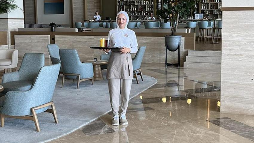 Muş'ta babasının sınav çıkışı çiçeklerle karşıladığı Çimen, üniversiteyi kazandı! Hem hayaline hem de bursuna kavuştu