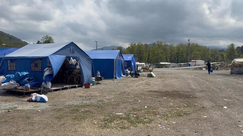 Zonguldak'a gelen bir gelmeyen bin pişman: İşçilerin hayatında her şey var su, elektrik yok!