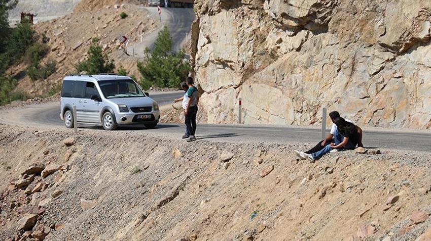Adana'da 35 yıldır bitmeyen çile: 5 kişinin hayatını kaybettiği yolda acı nöbet!