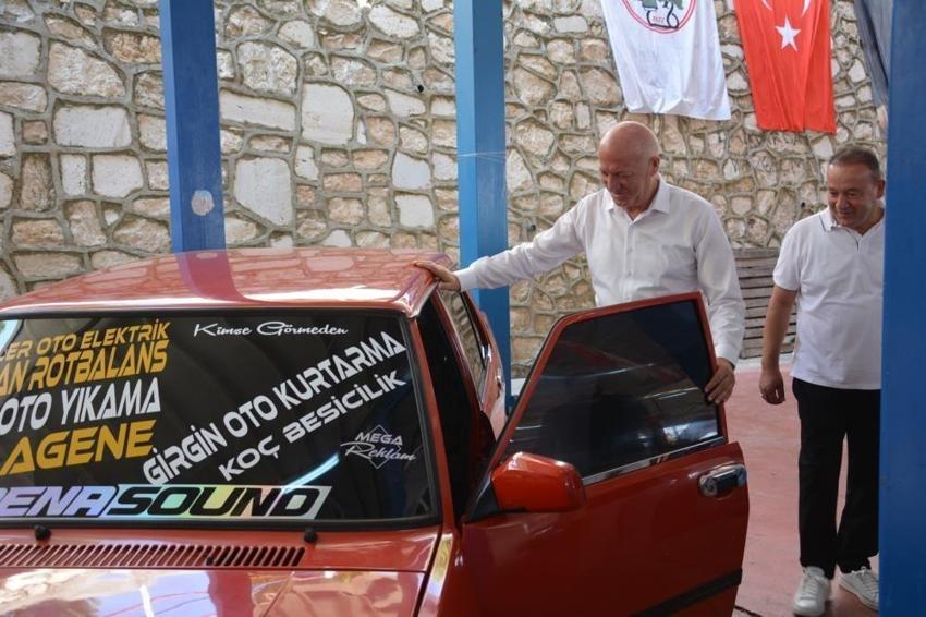 Denizli modifiyeli araçlarla renklendi: Otomobil tutkunları Babadağ'da buluştu