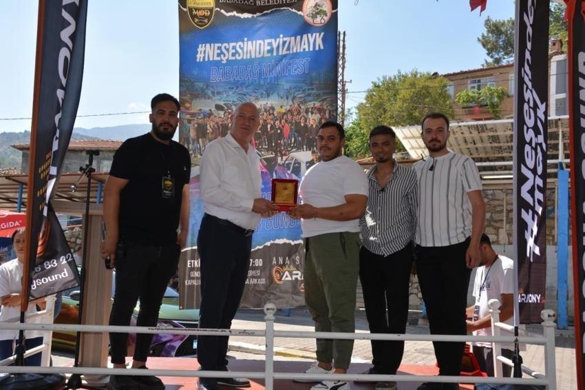 Denizli modifiyeli araçlarla renklendi: Otomobil tutkunları Babadağ'da buluştu
