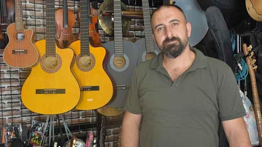 Bu atölyeden çıkan her enstrümanın ayrı bir ruhu var! Niğdeli iki kardeşin elinde hayat buluyor