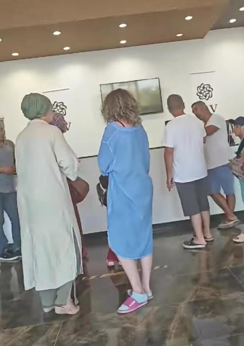 Kuşadası'nda maaşları ödenmeyen personel iş bıraktı! Tesiste kalan turistler mağdur oldu