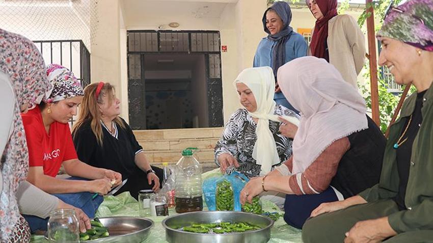 Batmanlı kadınların boş zamanı paraya dönüşüyor! Hem geleneği yaşatıyor hem de aile bütçesine katkı sağlıyorlar