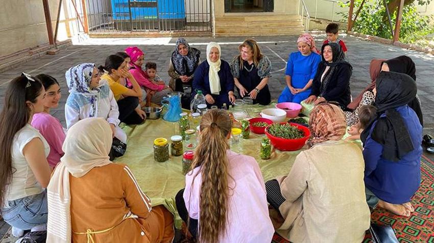 Batmanlı kadınların boş zamanı paraya dönüşüyor! Hem geleneği yaşatıyor hem de aile bütçesine katkı sağlıyorlar