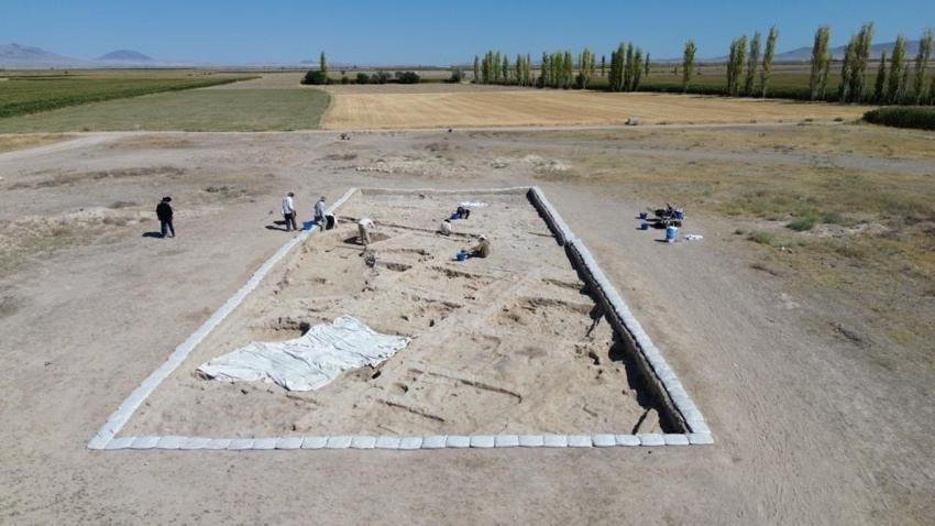 Çatalhöyük'ten 800 yıl daha eski! Karaman'da 10 bin yıllık sokak bulundu