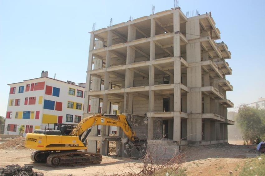 Şanlıurfalı müteahhitten eşine az rastlanır davranış: Kusuru fark etti, kendini ihbar etti