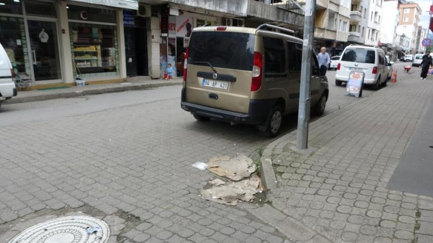 Mahalleli kanalizasyon kokusuna çareyi böyle buldu!