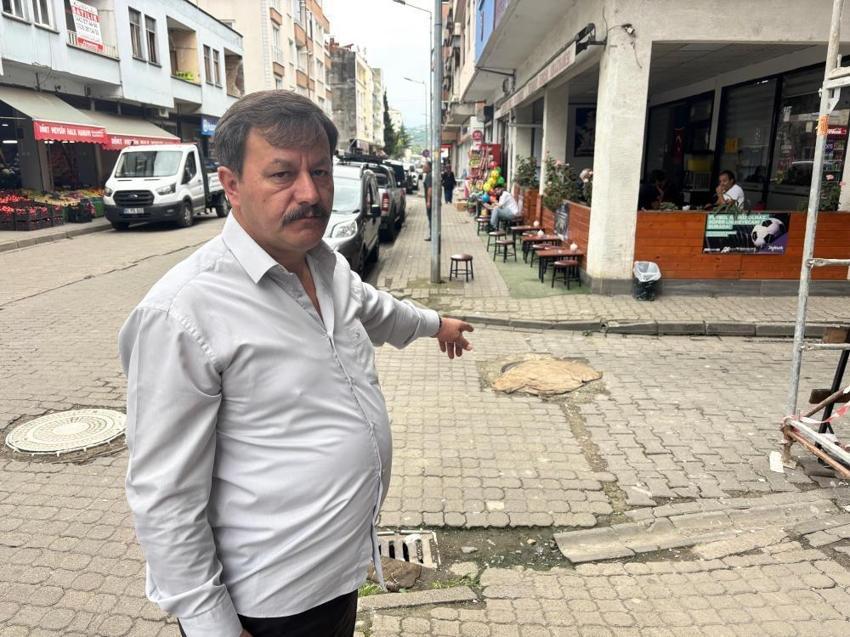 Mahalleli kanalizasyon kokusuna çareyi böyle buldu!