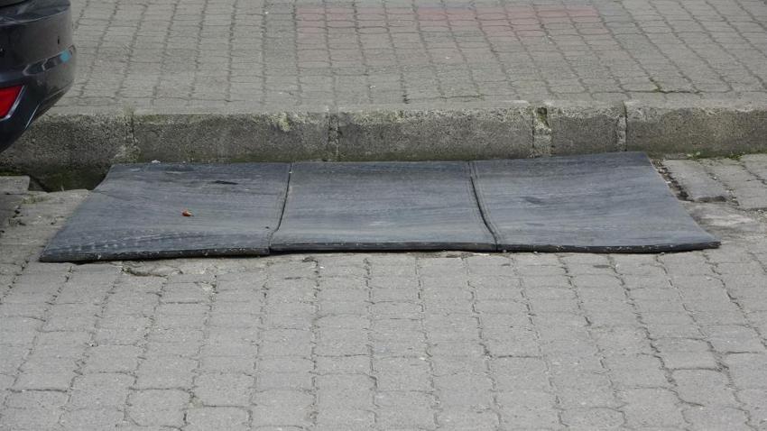 Mahalleli kanalizasyon kokusuna çareyi böyle buldu!