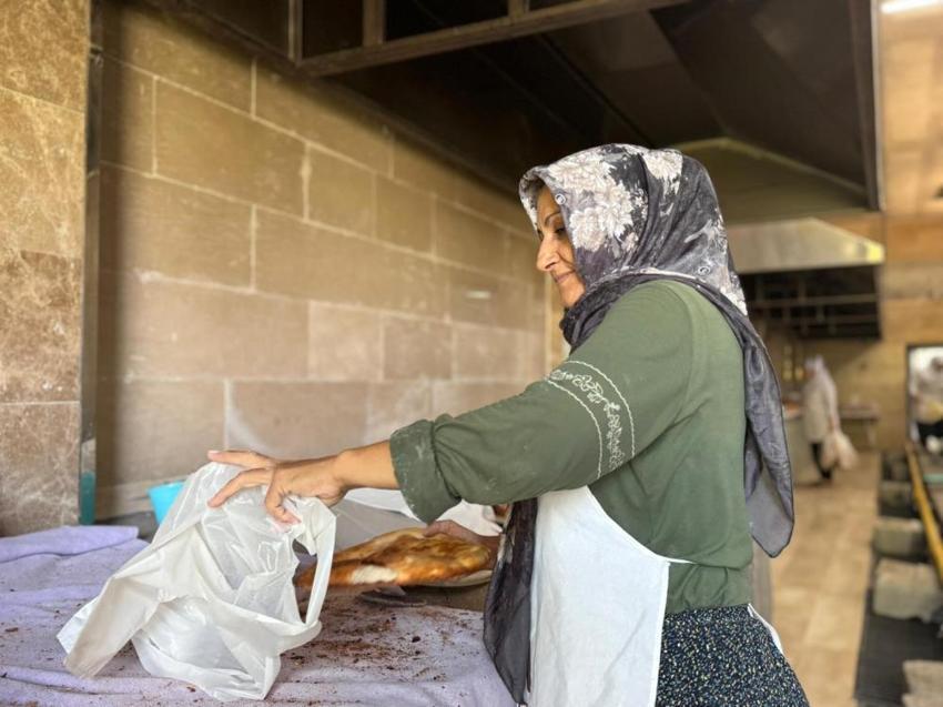 Daha önce hiç çalışmamışlardı: Mardin'de 15 kadın kolları sıvadı, günde bin 500 adet üretmeye başladı