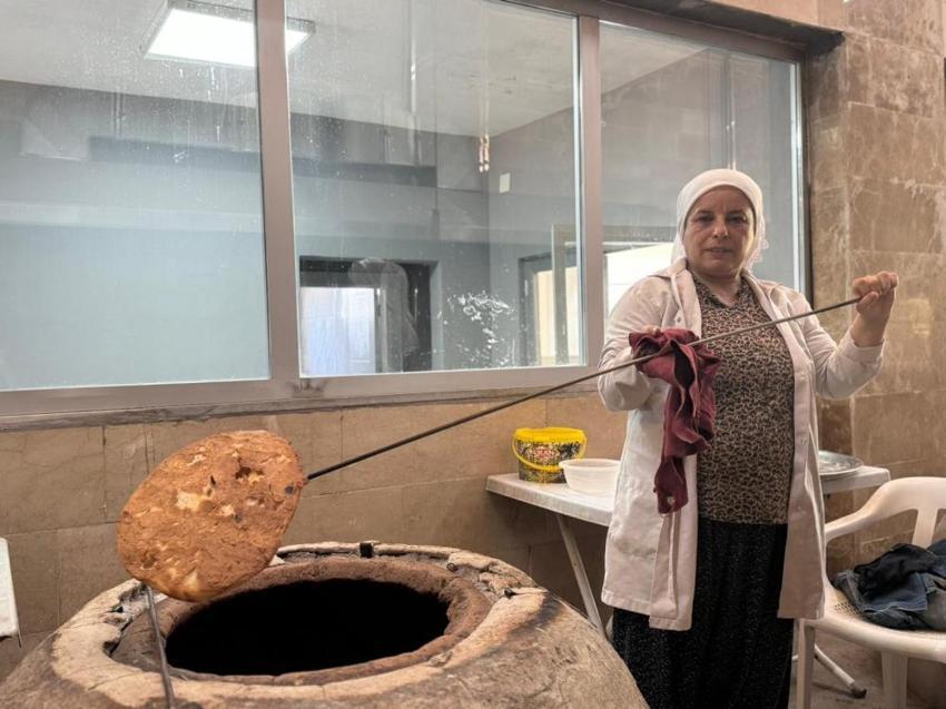 Daha önce hiç çalışmamışlardı: Mardin'de 15 kadın kolları sıvadı, günde bin 500 adet üretmeye başladı