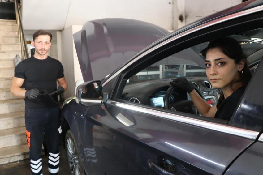 Yetiştirecek çırak bulamadı, eşini yanına alıp usta yaptı! Sivaslı çift sanayide bütün ezberleri bozuyor
