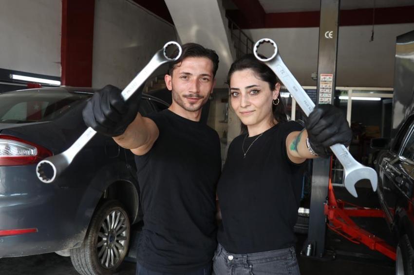 Yetiştirecek çırak bulamadı, eşini yanına alıp usta yaptı! Sivaslı çift sanayide bütün ezberleri bozuyor