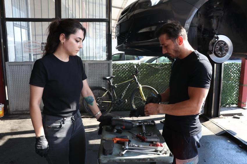Yetiştirecek çırak bulamadı, eşini yanına alıp usta yaptı! Sivaslı çift sanayide bütün ezberleri bozuyor