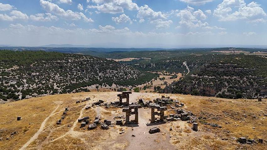 'Garnizon Kenti'nde büyük keşif: Uşak'ta bulundu, antik dünyanın sırlarını aralıyor: İngiliz Stonehenge'ine benziyor!