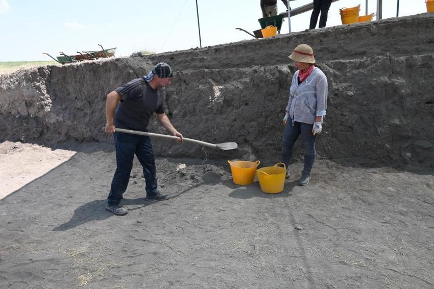 Eskişehir'de emekli çiftten herkese ilham verecek tutku! 7 saatlik yol gelip tarihe dokunuyorlar