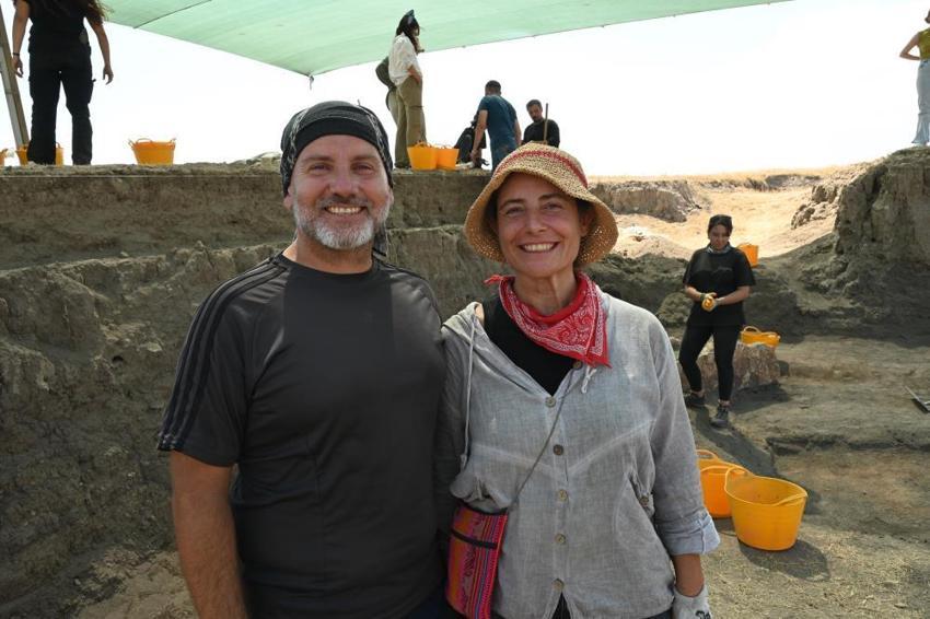 Eskişehir'de emekli çiftten herkese ilham verecek tutku! 7 saatlik yol gelip tarihe dokunuyorlar