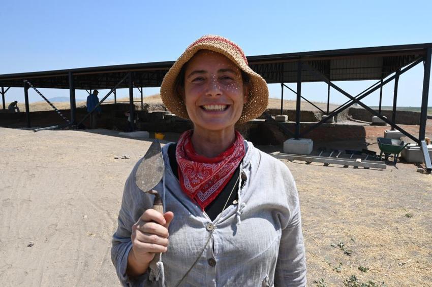 Eskişehir'de emekli çiftten herkese ilham verecek tutku! 7 saatlik yol gelip tarihe dokunuyorlar