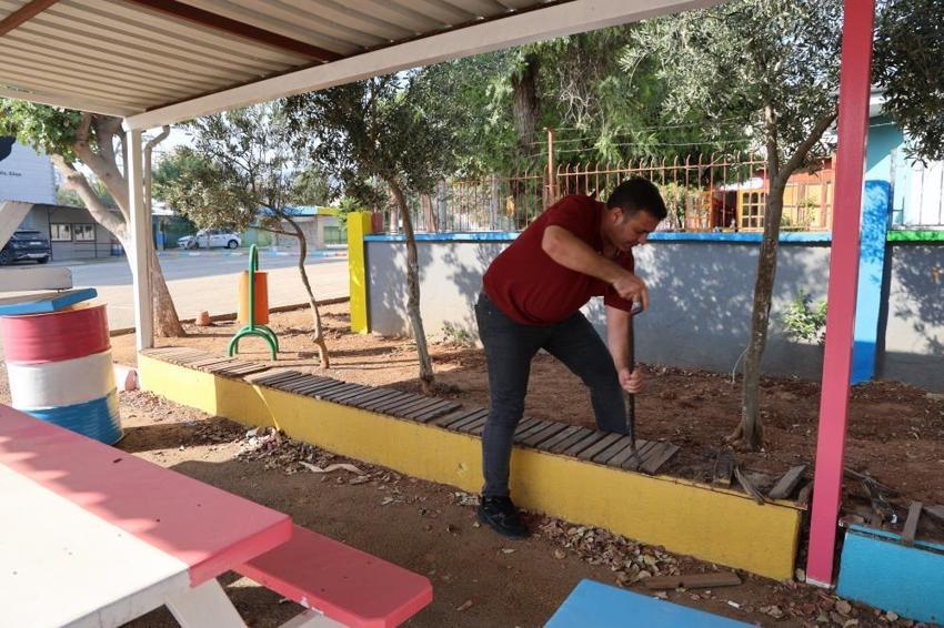 Adana'da öğretmenler öğrencileri için okulu rengârenk yaptı!