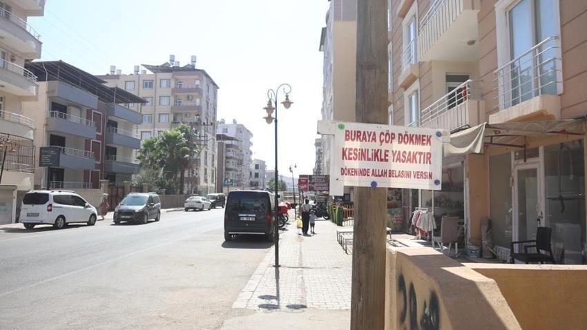Hatay'da esnaf çöp sorununu tabelayla çözdü!