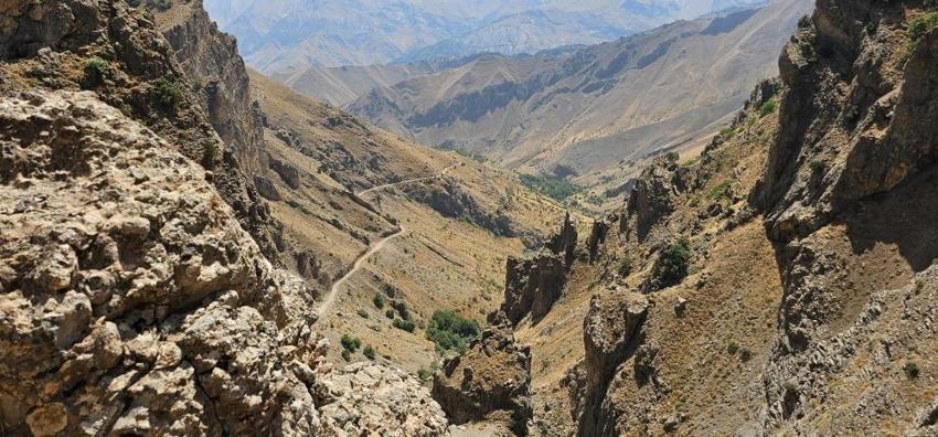 Hakkari'nin saklı cenneti: Ziyaretçileri büyülüyor