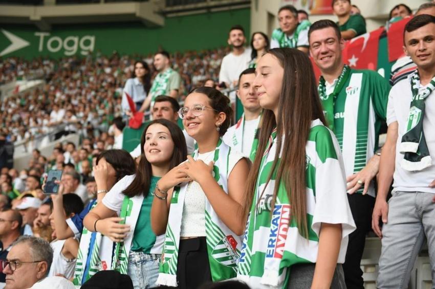 Bursaspor'u bu kez çocuklar destekledi! Tribüne taraftar desteği