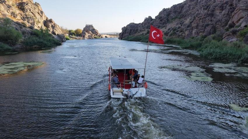 Bozkırın ortasında cennete yolculuk: Tekne turları başladı