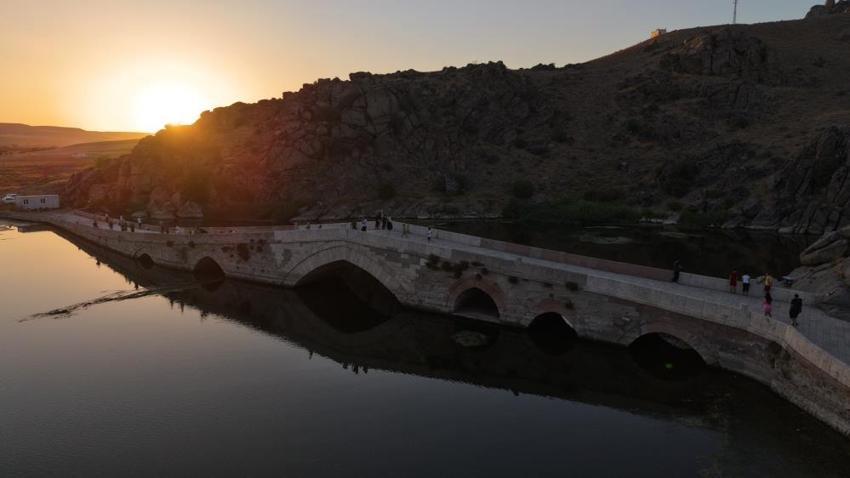 Bozkırın ortasında cennete yolculuk: Tekne turları başladı