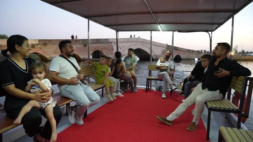 Bozkırın ortasında cennete yolculuk: Tekne turları başladı